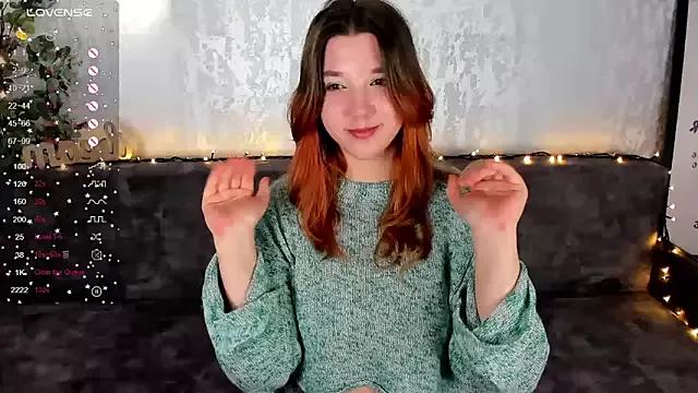 PenelopeOneGrey on StripChat 