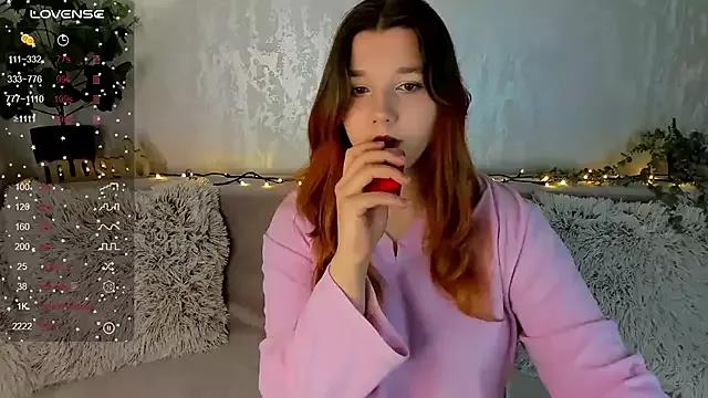 PenelopeOneGrey on StripChat 