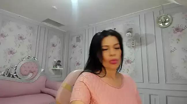 perla_milf4u on StripChat