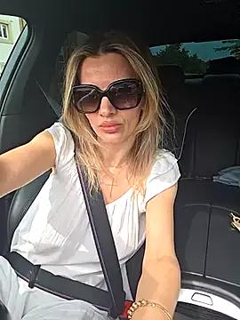 QuenMonicaUK on StripChat