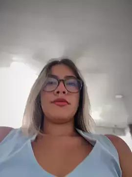 sara_calderon on StripChat