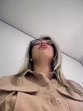 sara_calderon on StripChat