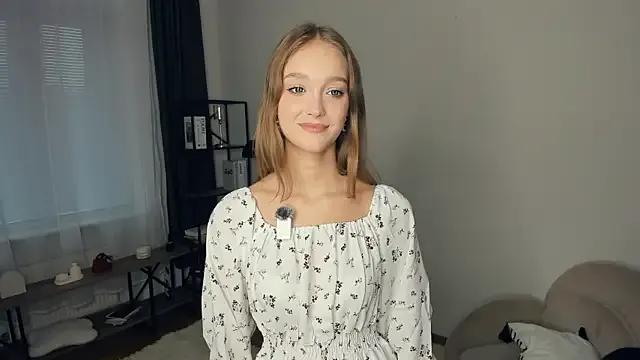 SerrenaAa from StripChat