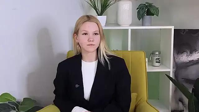 SilviaHigh on StripChat 