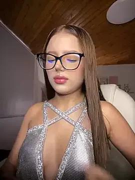 Sofia18_pinkk on StripChat