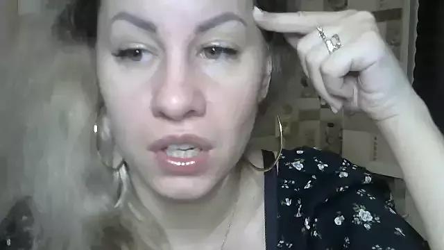 Freechat TherestlessKitty on StripChat