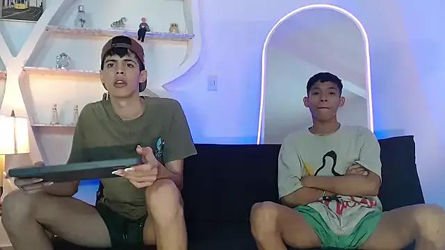 TWINKS_FRIENDS on StripChat