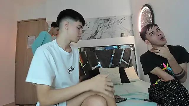 TWINKS_FRIENDS on StripChat