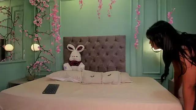 zoe_roux21 on StripChat